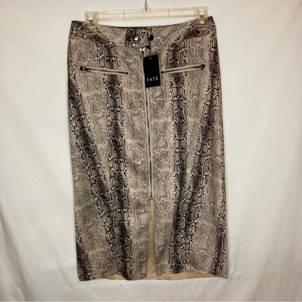 Snake print pencil skirt by Fate Size M, NWT. Zip front.